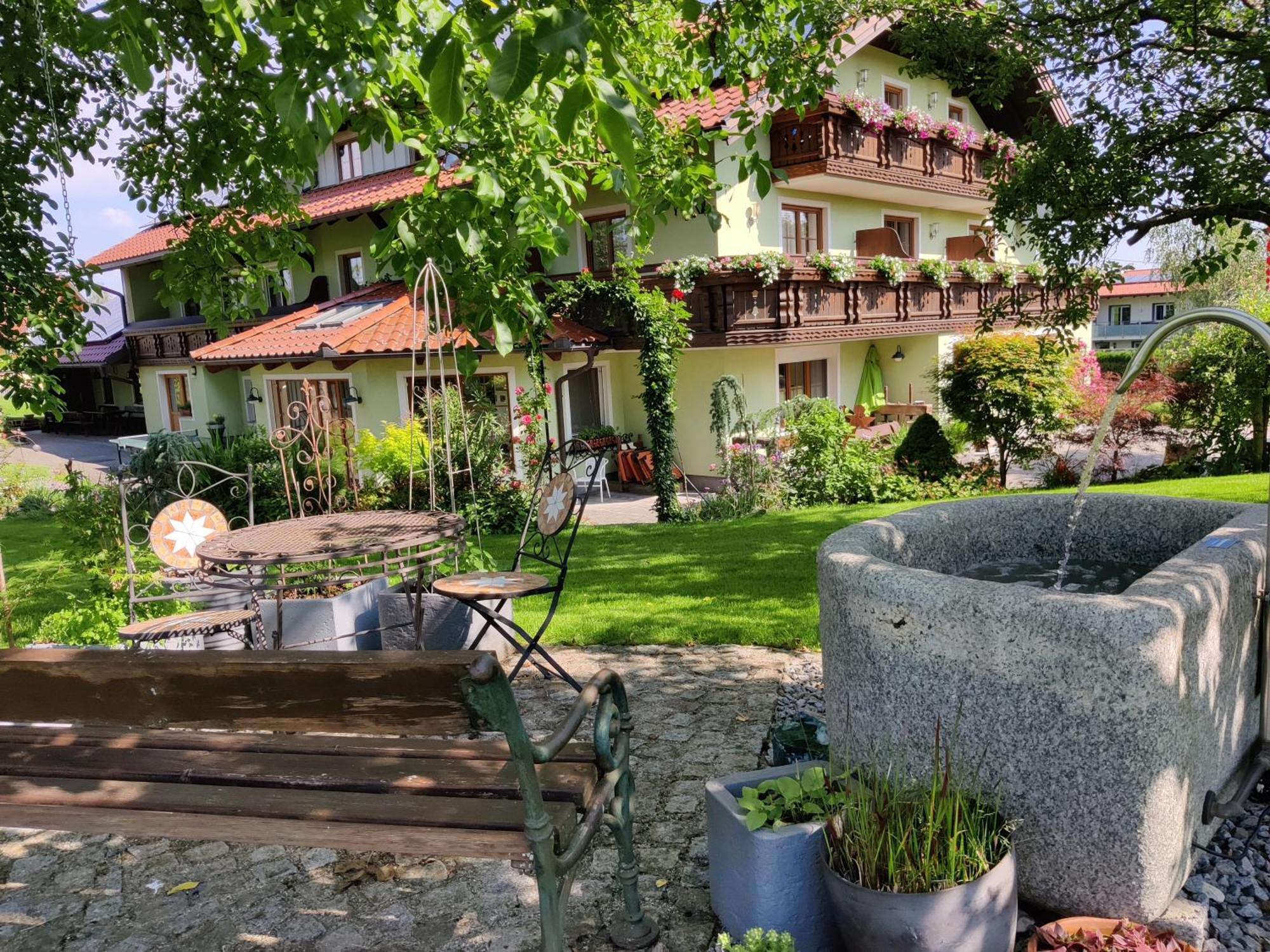 Pension Holzapfel St Georgen im Attergau Bagian luar foto
